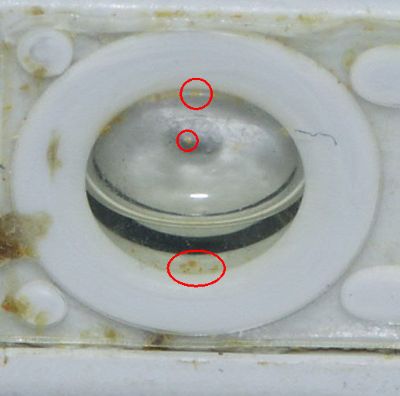 Öffnung
    In den markierten Bereichen sind noch Flocken erkennbar
    